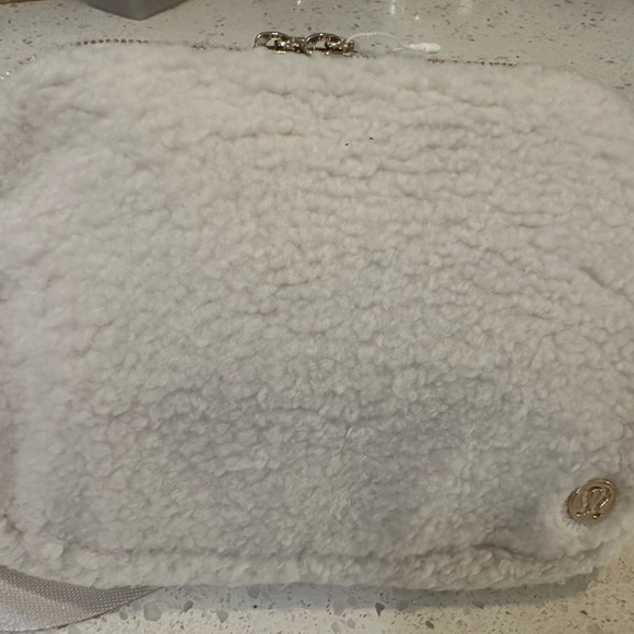 Lululemon Everyday Belt Bag Fleece Large White Opal with gold accessories - Picture 11 of 11